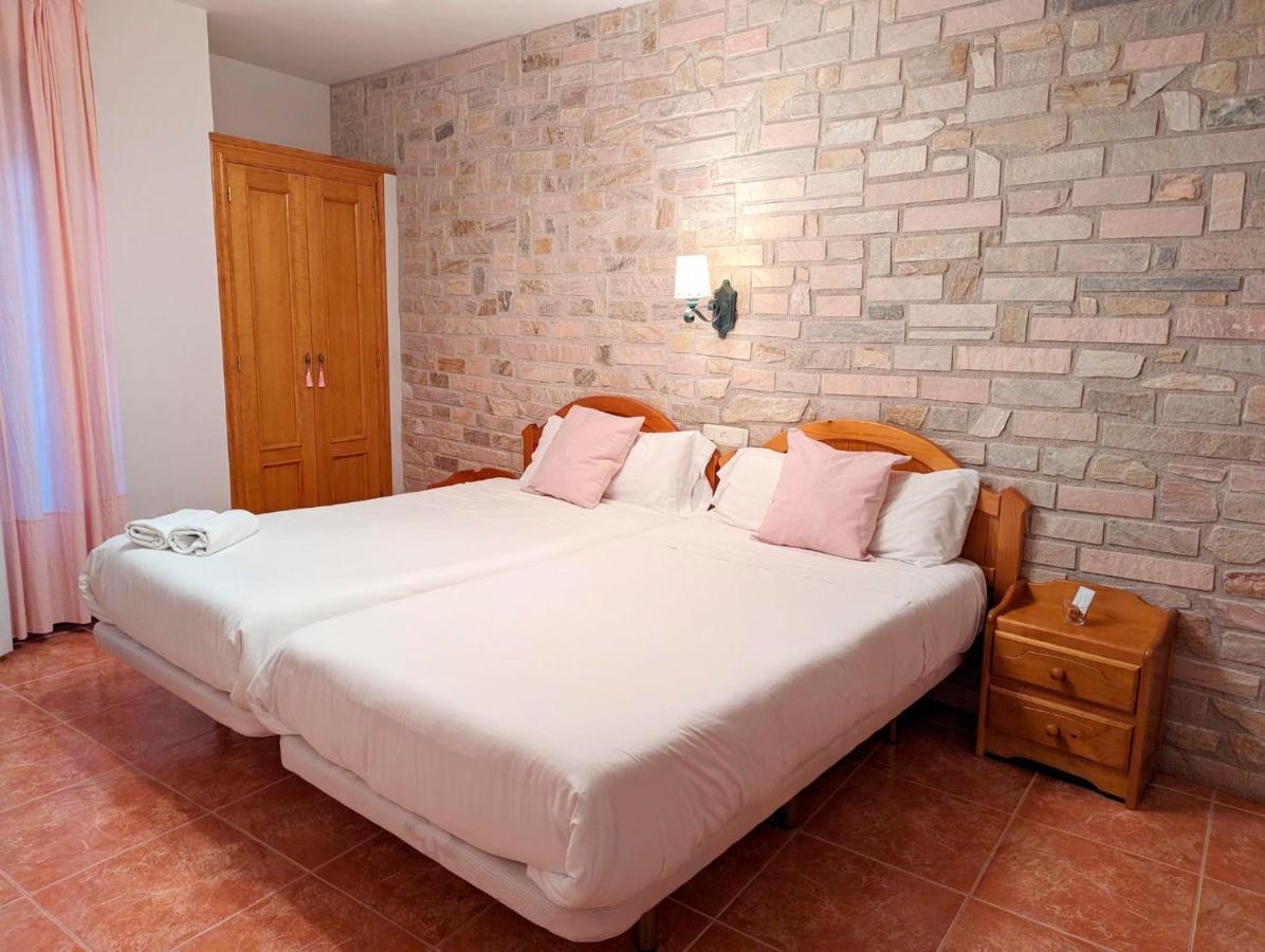 Hotel Moregon Cuacos De Yuste Extérieur photo